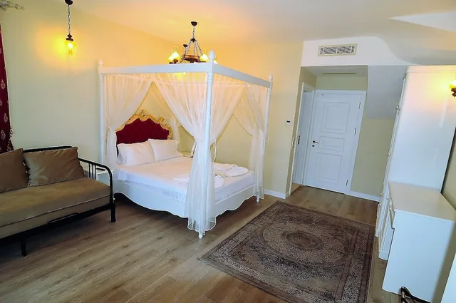 غرفة بريميوم رباعية بسرير مزدوج مع أريكة، Alacati Grand Eldoris Otel 2/5