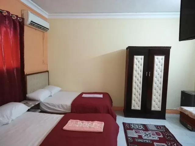 Room, Twin Beds, New Palace Hostel 2/6