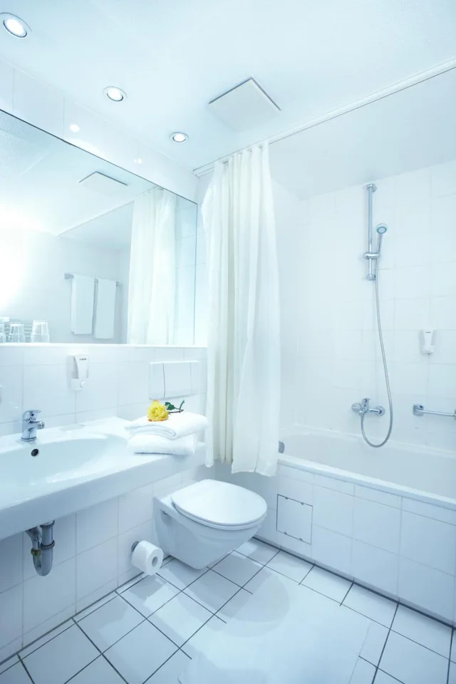 غرفة قياسية ثلاثية بسرير كوين وسرير فردي، Hotel Domicil Hamburg By Golden Tulip Formerly Nordic Domicil 2/3