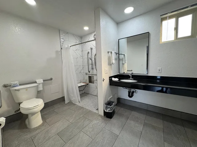 غرفة بسريرين مزدوجين لذوي الإعاقة، Motel6 Willows, CA 7/10
