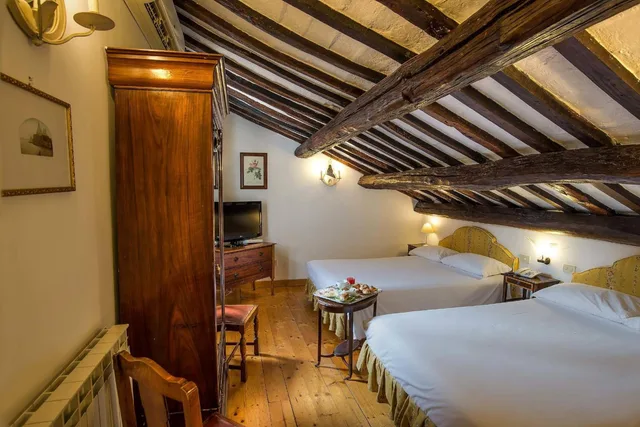 غرفة ثلاثية بسرير كوين وسرير فردي، Fontana Hotel Rome 2/5