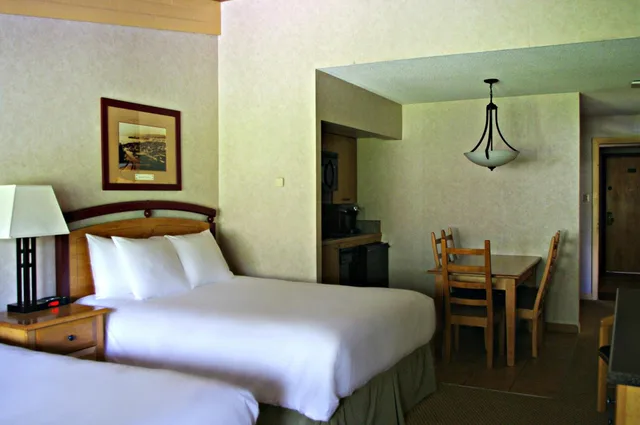 غرفة ديلوكس بسرير كوين، Fairmont Hot Springs Resort 4/8