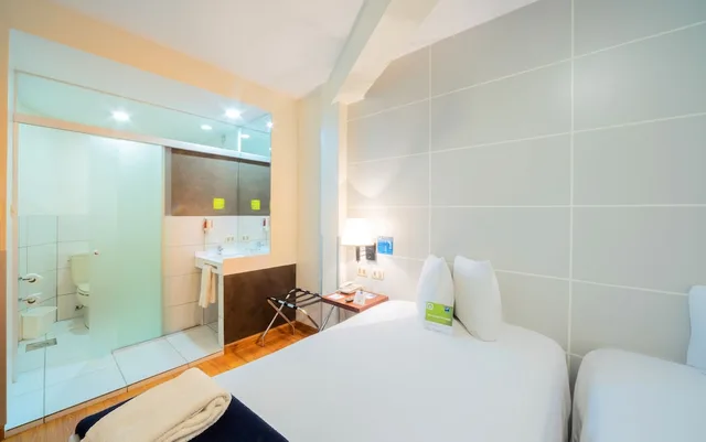 غرفة قياسية بسريرين منفصلين، Columbus Palace Hotel 4/5
