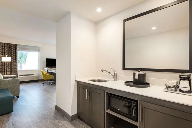 Studio, Suite, 2 Queen Beds, Hampton Inn & Suites Miami Wynwood Design District 3/3
