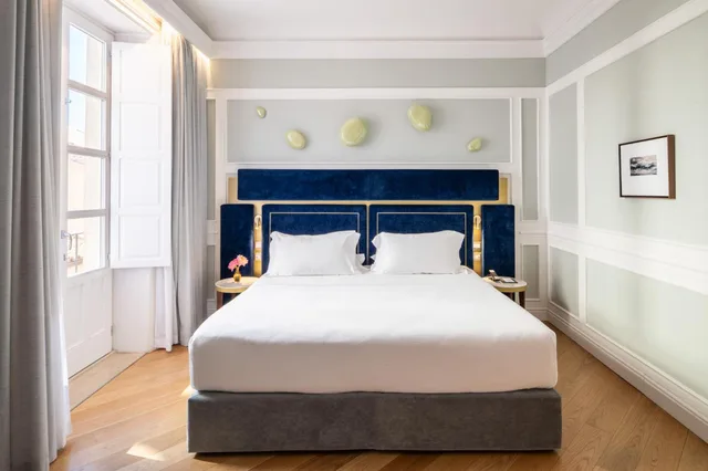 Deluxe, King Bed, Palazzo Artemide - VRetreats 3/5