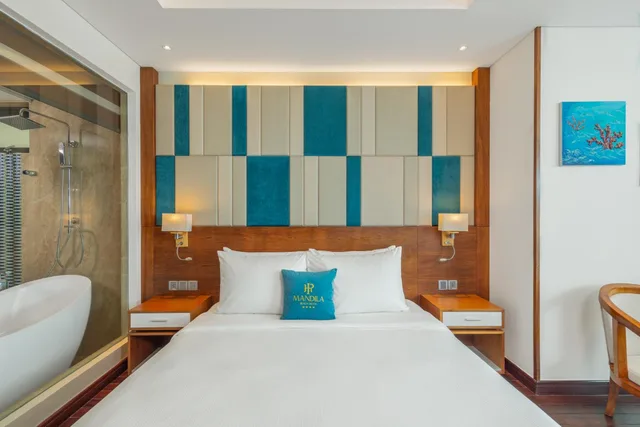 Deluxe, King Bed, Queen Bed, Ocean Front, Balcony, Mandila Beach Hotel Danang 5/5