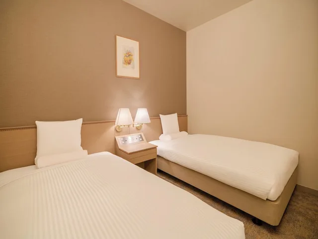 غرفة يابانية غربية قياسية بسريرين منفصلين وفرشتي فوتون مع أريكة، Hotel Anbient Tateshina 2/7
