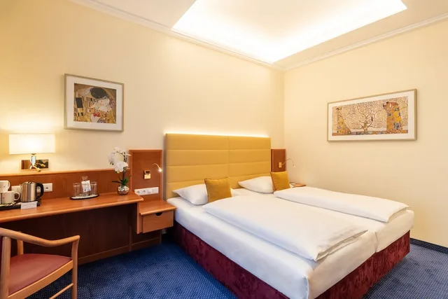 غرفة بريميوم ثلاثية بثلاثة أسرّة بإطلالة على الفناء، Austria Classic Hotel Wien 8/10