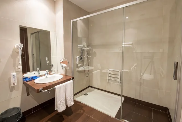 غرفة بسريرين منفصلين لذوي الإعاقة، Hotel Abad San Antonio 3/4