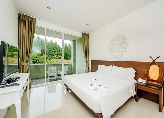 غرفة ديلوكس بسرير كينج بإطلالة على المسبح، L Esprit de Naiyang Beach Resort 3/4