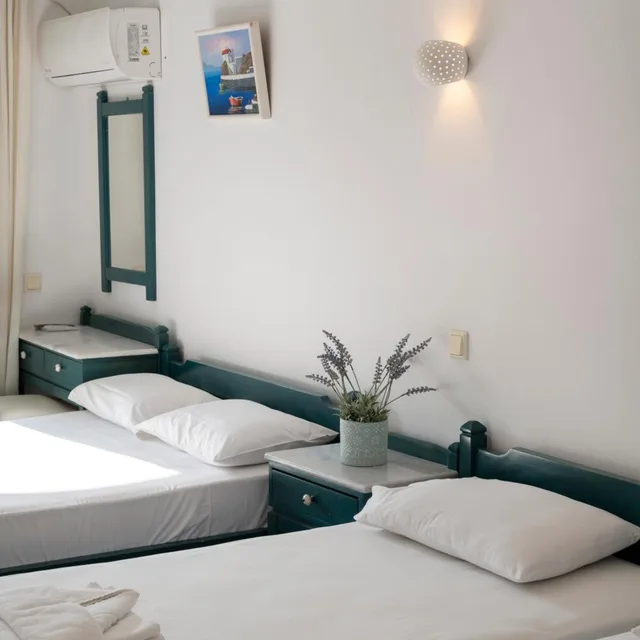 غرفة رباعية، Aegeon Hotel 4/10
