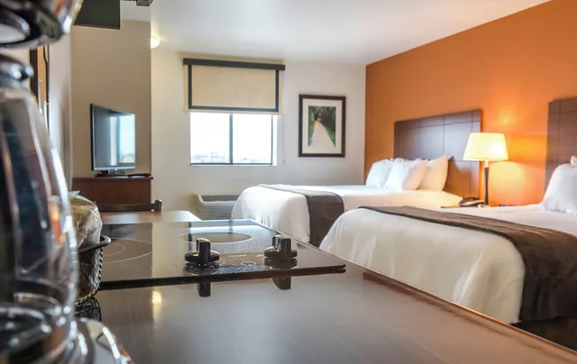 غرفة بسريرين كوين لذوي الإعاقة، My Place Hotel-Marquette, MI 2/10
