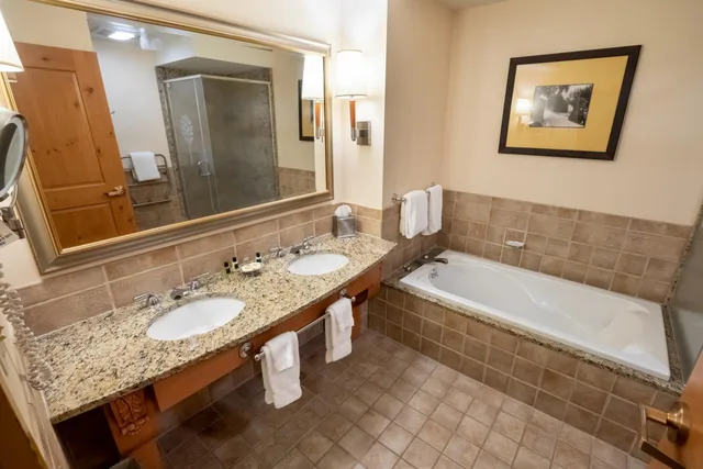 Preferred, King Bed, Lake Side، Oglebay Resort Conference Center 7/10