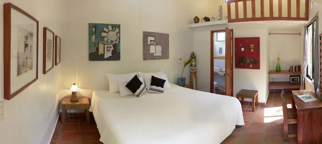 غرفة بسرير كينج بإطلالة على الحديقة بمطبخ صغير، Villa Mozart y Macondo 1/3