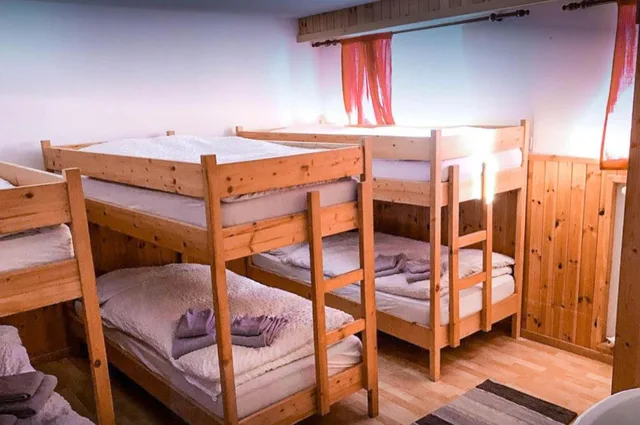 سكن مشترك مختلط، Hotel Schwarzsee 1/2