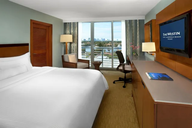 غرفة بسرير كينج بإطلالة جزئية على البحر، The Westin Fort Lauderdale Beach Resort 2/3