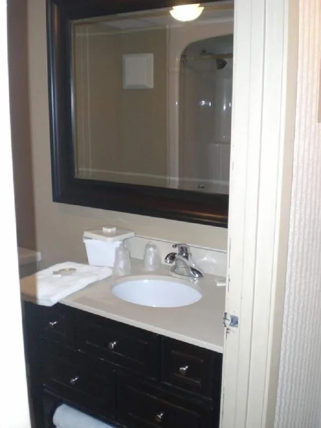 Family, 2 Queen Beds, Howard Johnson By Wyndham Niagara Falls 5/5