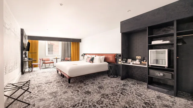 غرفة بسرير كينج لذوي الإعاقة، voco Manchester - City Centre, an IHG Hotel 2/4