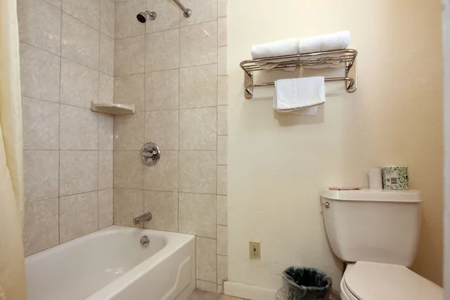 غرفة قياسية بسرير كينج، Express Inn 4/4