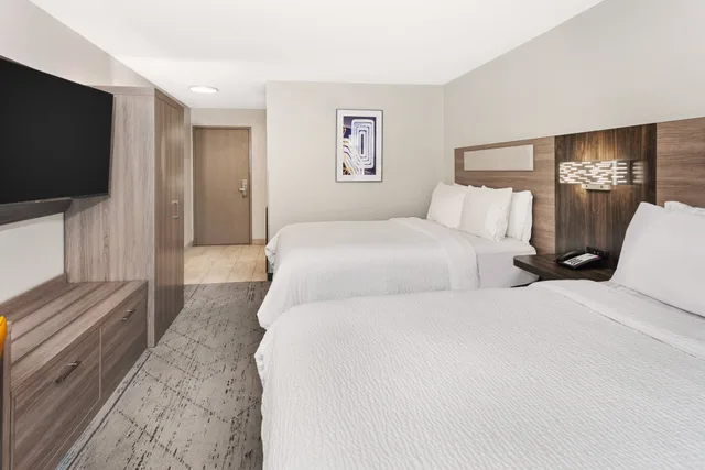 غرفة بسريرين كوين، Holiday Inn Express & Suites Bloomington - Normal, an IHG Hotel 1/4