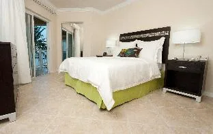 2 Bedrooms, Suite, King and Queen Bed, Ocean Front، The Grand Caymanian Resort 1/1