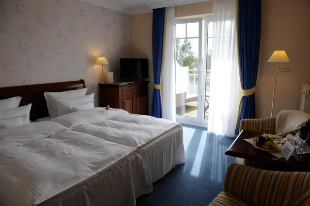 Room, Double Bed, Balcony, Hotel Meerlust 3/7