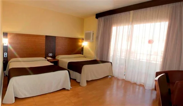 غرفة بسرير مزدوج أو سريرين منفصلين بإطلالة على المدينة، Hotel Rincon Sol 1/1