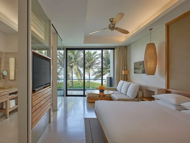 Club, King Bed, Ocean View, Hyatt Regency Danang Resort And Spa 2/10