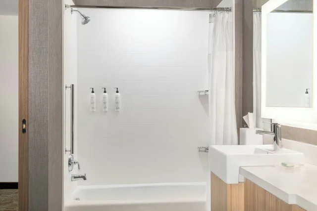 جناح بسرير كينج، SpringHill Suites by Marriott Holland 5/5