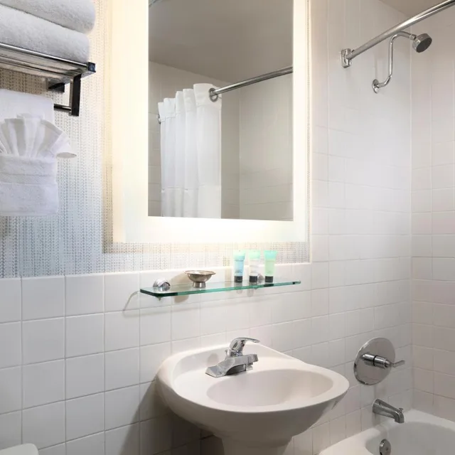 Water, King Bed، Catamaran Resort Hotel and Spa 3/4