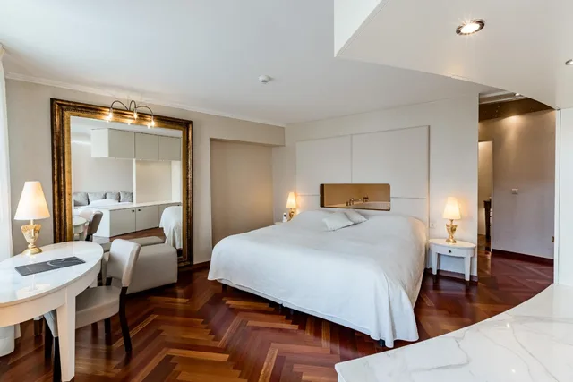 جناح بسرير كينج بإطلالة على النهر بشرفة بحوض جاكوزي، Hotel des Balances 1/4