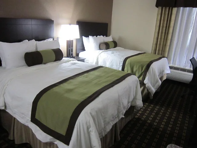 غرفة بسريرين كوين بحوض استحمام لذوي الإعاقة، Best Western Plus Cutting Horse Inn and Suites 1/2