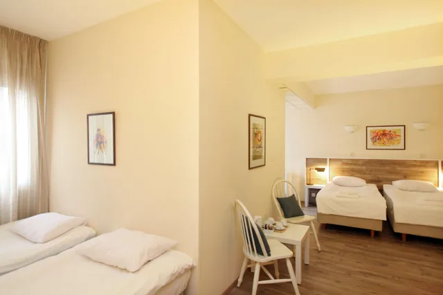 غرفة عائلية بسرير كينج وسريرين منفصلين، Centrum Hotel 2/2