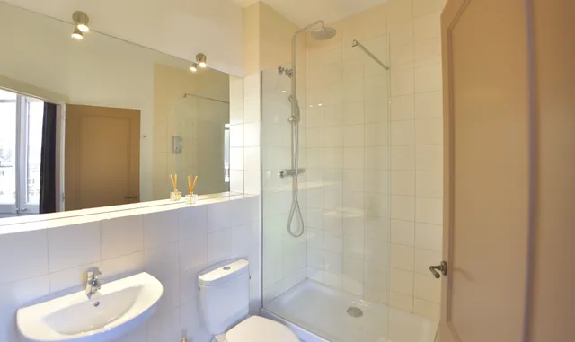 Room, Triple, 3 Beds, External Bathroom, Balcony، MIHLTON BARCELONA 7/8