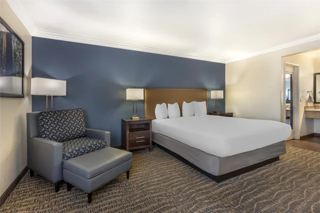 Room, King Bed, Best Western Town & Country Lodge 4/7