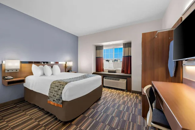 غرفة بسرير كوين بحوض استحمام لذوي الإعاقة، Microtel Inn And Suites By Wyndham Sweetwater 4/10