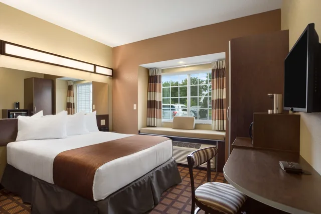 غرفة بسرير كوين، Microtel Inn Suites By Wyndham Carrollton 1/5
