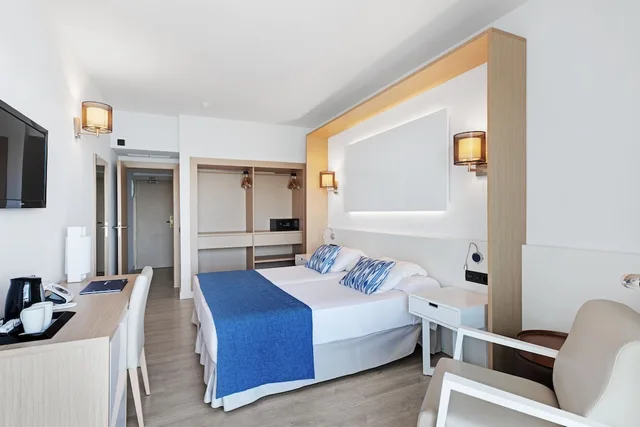 غرفة بسرير مزدوج بإطلالة على البحر بشرفة، THB Los Molinos - Adults Only 2/5
