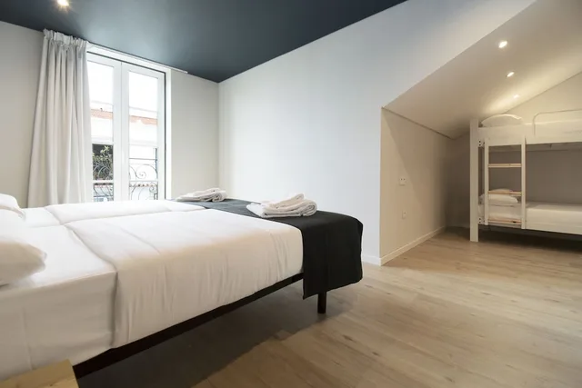 غرفة عائلية بسريرين منفصلين وسرير بطابقين، The Central House Lisbon Baixa - Hostel 1/4