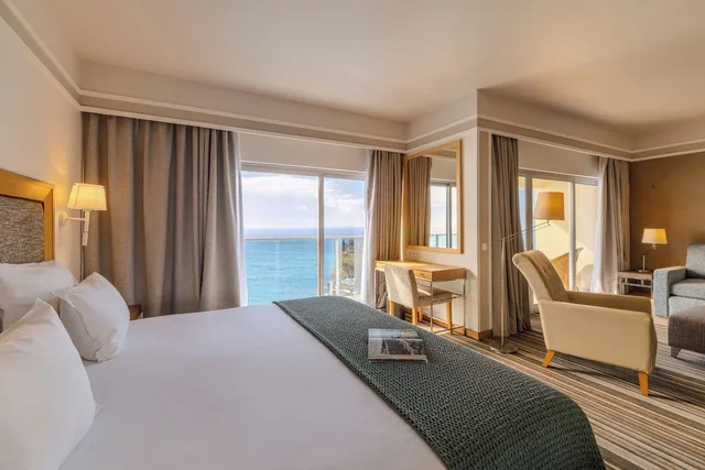 جناح جونيور سوبيريور بسرير كوين، Pestana Carlton Madeira 4/7