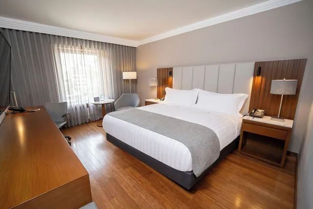 غرفة كلاسيكية بسرير كينج لذوي الإعاقة، InterContinental Cali 3/7