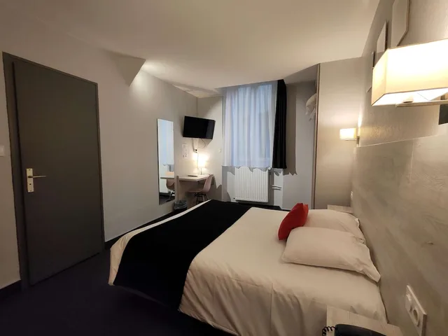 غرفة بثلاثة أسرّة، Brit Hotel Suisse Et Bordeaux 4/8