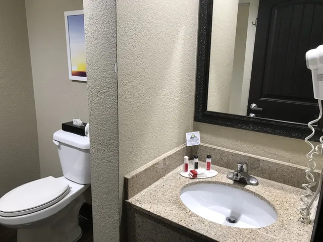 غرفة قياسية بسريرين كوين، Days Inn by Wyndham Joplin 5/9
