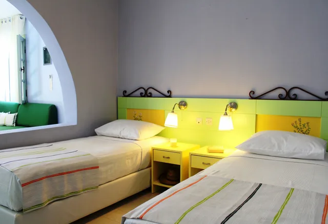 Studio, Queen Bed, Street View, Sofa، Nissia Kamares Hotel Apartments 5/10