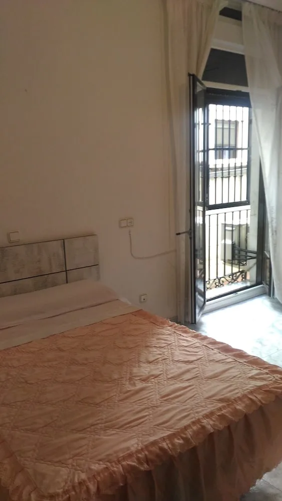 غرفة بسرير مزدوج بحمام خاص، Hostal Palacios Fuencarral 10/10