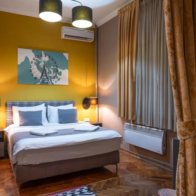 جناح جونيور بشرفة، Hotel London B&B 1/10