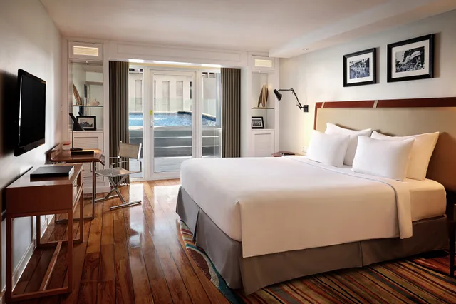 غرفة ديلوكس بسرير مزدوج بإطلالة على المسبح، The Kuta Beach Heritage Hotel Bali - Managed By Accor 1/3