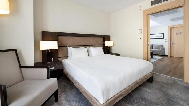 جناح جونيور مع أريكة، Ramada Plaza By Wyndham Istanbul City Center 4/6