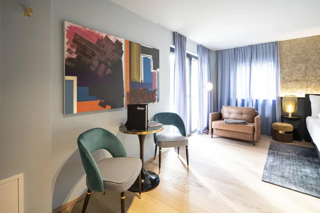 Gold, Apartment، B(L)Ackhome City Apartments 4/8