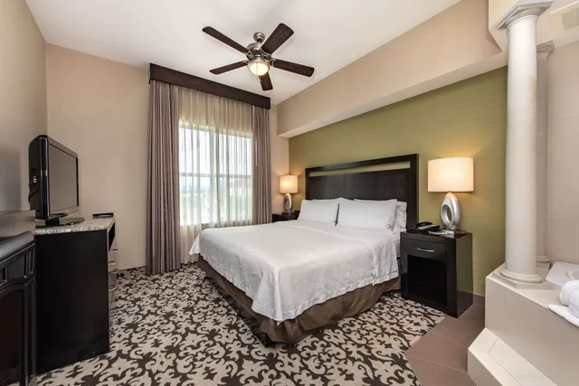 2 Bedrooms, Suite, King Bed, 2 Queen Beds, 2 Bathrooms, Jetted Tub، Homewood Suites by Hilton Oxnard/Camarillo 8/11